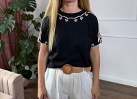 czarny-t-shirt-damski-z-bezowym-haftem (1).JPG